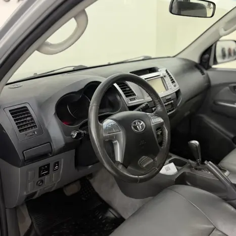 TOYOTA Hilux Caminhonete 2.7 16V 4P SRV FLEX CABINE DUPLA AUTOM�TICO, Foto 8