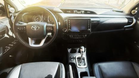 TOYOTA Hilux Caminhonete 2.8 16V SRX 4X4 TURBO DIESEL CABINE DUPLA AUTOM�TICO, Foto 3