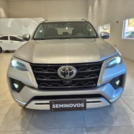 TOYOTA Hilux Caminhonete 2.8 16V SRX 4X4 TURBO DIESEL CABINE DUPLA AUTOM�TICO, Foto 2