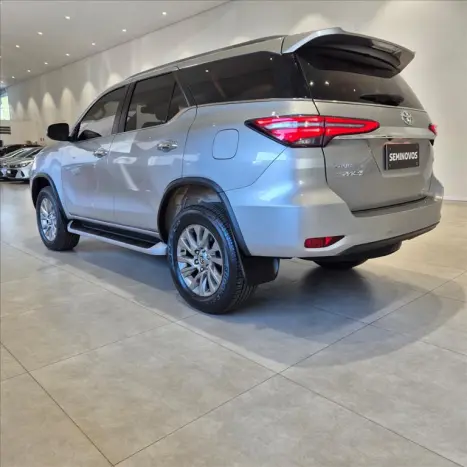 TOYOTA Hilux Caminhonete 2.8 16V SRX 4X4 TURBO DIESEL CABINE DUPLA AUTOM�TICO, Foto 6