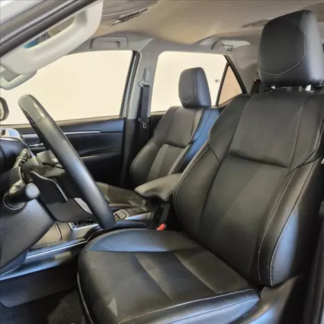 TOYOTA Hilux Caminhonete 2.8 16V SRX 4X4 TURBO DIESEL CABINE DUPLA AUTOM�TICO, Foto 16
