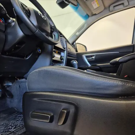 TOYOTA Hilux Caminhonete 2.8 16V SRX 4X4 TURBO DIESEL CABINE DUPLA AUTOM�TICO, Foto 17