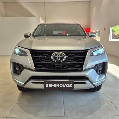 TOYOTA Hilux Caminhonete 2.8 16V SRX 4X4 TURBO DIESEL CABINE DUPLA AUTOM�TICO, Foto 2