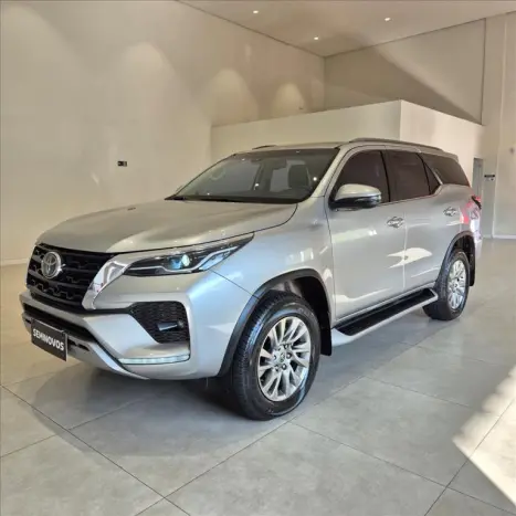 TOYOTA Hilux Caminhonete 2.8 16V SRX 4X4 TURBO DIESEL CABINE DUPLA AUTOM�TICO, Foto 3