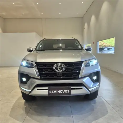 TOYOTA Hilux Caminhonete 2.8 16V SRX PLUS 4X4 TURBO DIESEL CABINE DUPLA AUTOM�TICO, Foto 2