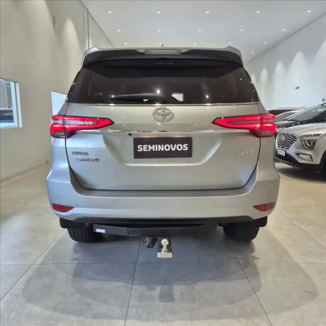 TOYOTA Hilux Caminhonete 2.8 16V SRX PLUS 4X4 TURBO DIESEL CABINE DUPLA AUTOM�TICO, Foto 5