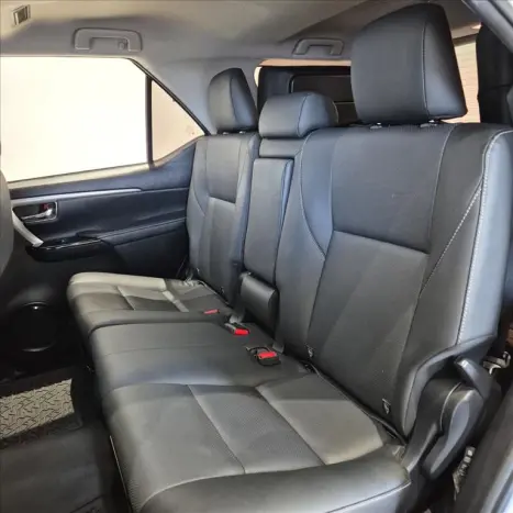 TOYOTA Hilux Caminhonete 2.8 16V SRX PLUS 4X4 TURBO DIESEL CABINE DUPLA AUTOM�TICO, Foto 15