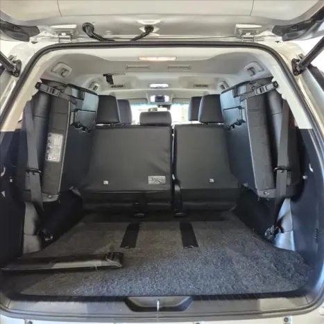 TOYOTA Hilux Caminhonete 2.8 16V SRX PLUS 4X4 TURBO DIESEL CABINE DUPLA AUTOM�TICO, Foto 17