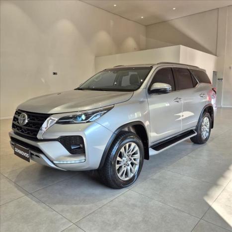 TOYOTA Hilux Caminhonete 2.8 16V SRX 4X4 TURBO DIESEL CABINE DUPLA AUTOM�TICO, Foto 3