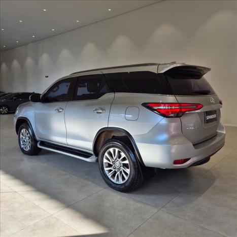 TOYOTA Hilux Caminhonete 2.8 16V SRX 4X4 TURBO DIESEL CABINE DUPLA AUTOM�TICO, Foto 6