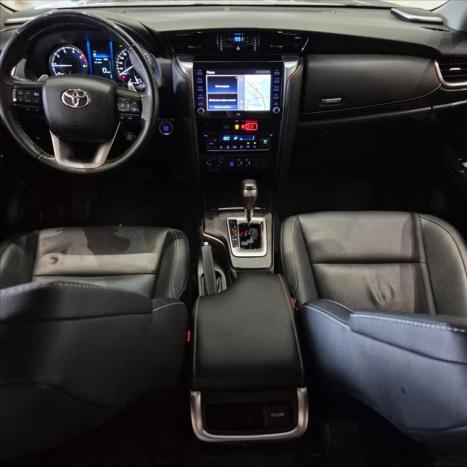 TOYOTA Hilux Caminhonete 2.8 16V SRX 4X4 TURBO DIESEL CABINE DUPLA AUTOM�TICO, Foto 13