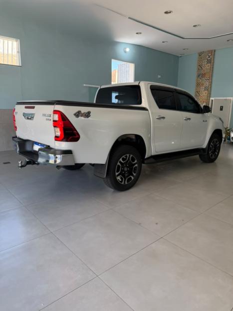 TOYOTA Hilux Caminhonete 2.8 16V SRX 4X4 TURBO DIESEL CABINE DUPLA AUTOM�TICO, Foto 9