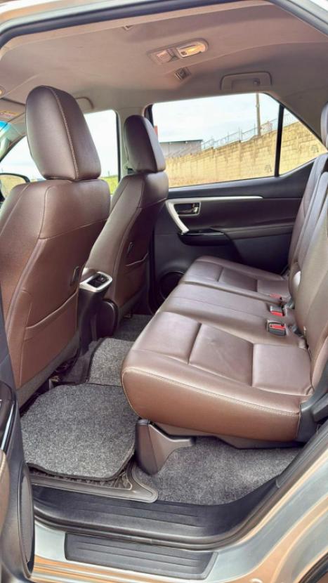 TOYOTA Hilux SW4 2.7 16V 4P FLEX SRV 7 LUGARES AUTOM�TICO, Foto 8