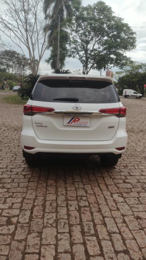 TOYOTA Hilux SW4 2.7 16V 4P FLEX SR 7 LUGARES AUTOMÁTICO, Foto 4