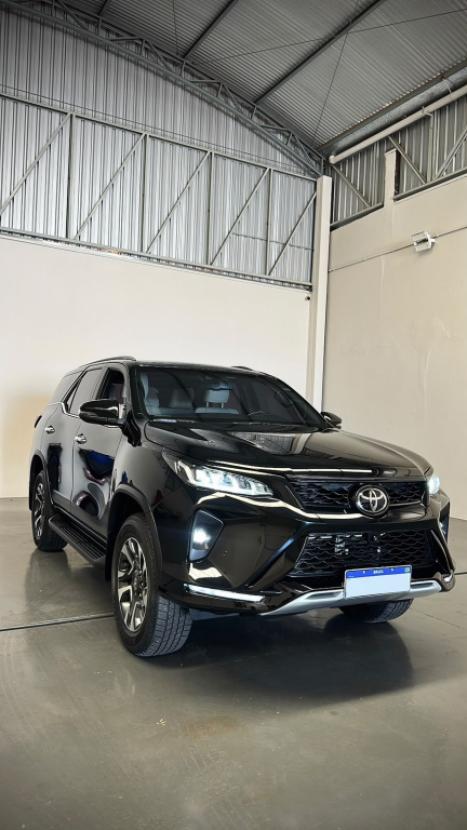 TOYOTA Hilux SW4 2.8 4P SRX 4X4 DIAMOND 7 LUGARES TURBO DIESEL AUTOMÁTICO, Foto 4