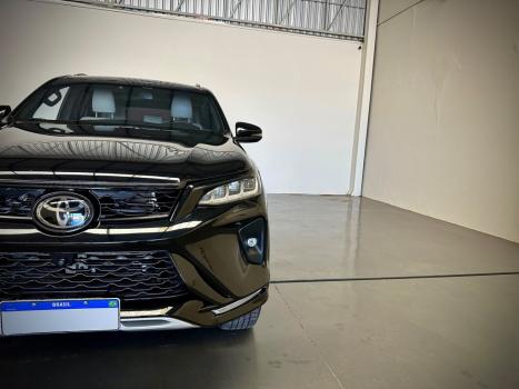 TOYOTA Hilux SW4 2.8 4P SRX 4X4 DIAMOND 7 LUGARES TURBO DIESEL AUTOMÁTICO, Foto 6