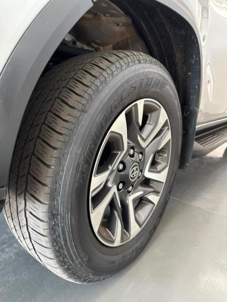 TOYOTA Hilux SW4 2.8 4P SRX 4X4 DIAMOND 7 LUGARES TURBO DIESEL AUTOM�TICO, Foto 11
