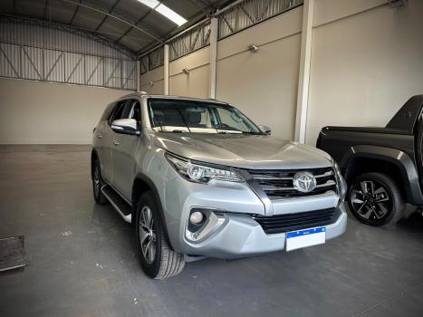 TOYOTA Hilux SW4 2.8 16V 4P SRX 4X4 7 LUGARES TURBO DIESEL AUTOMÁTICO, Foto 1