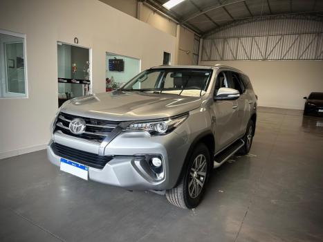 TOYOTA Hilux SW4 2.8 16V 4P SRX 4X4 7 LUGARES TURBO DIESEL AUTOMÁTICO, Foto 2