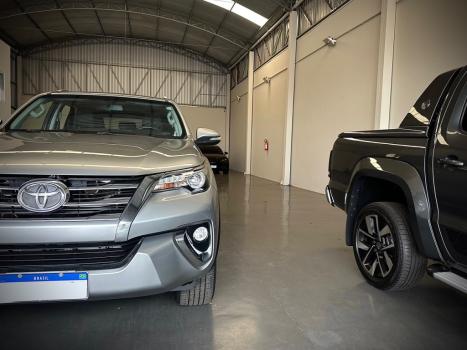 TOYOTA Hilux SW4 2.8 16V 4P SRX 4X4 7 LUGARES TURBO DIESEL AUTOMÁTICO, Foto 4