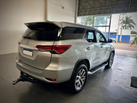TOYOTA Hilux SW4 2.8 16V 4P SRX 4X4 7 LUGARES TURBO DIESEL AUTOMÁTICO, Foto 10