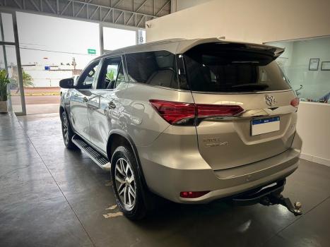 TOYOTA Hilux SW4 2.8 16V 4P SRX 4X4 7 LUGARES TURBO DIESEL AUTOMÁTICO, Foto 12