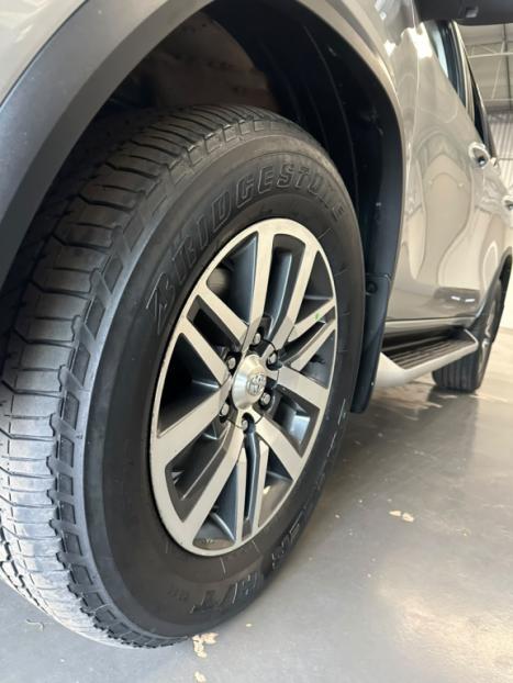 TOYOTA Hilux SW4 2.8 16V 4P SRX 4X4 7 LUGARES TURBO DIESEL AUTOMÁTICO, Foto 17