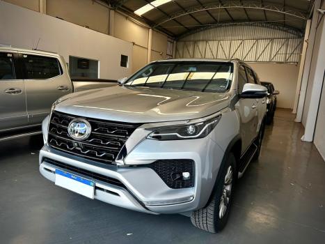 TOYOTA Hilux SW4 2.8 16V 4P SRX 4X4 7 LUGARES TURBO DIESEL AUTOMTICO, Foto 2