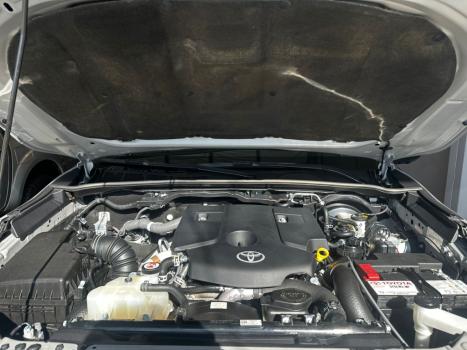 TOYOTA Hilux SW4 2.8 16V 4P SRX 4X4 7 LUGARES TURBO DIESEL AUTOMTICO, Foto 5