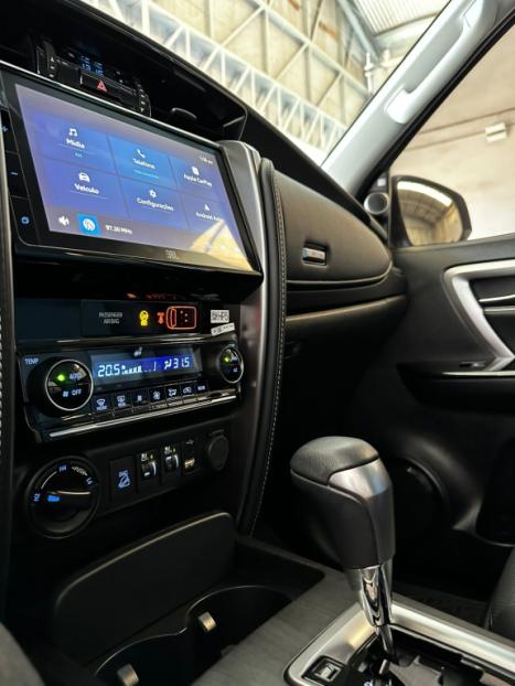 TOYOTA Hilux SW4 2.8 16V 4P SRX 4X4 7 LUGARES TURBO DIESEL AUTOMTICO, Foto 17