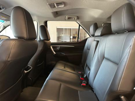 TOYOTA Hilux SW4 2.8 16V 4P SRX 4X4 7 LUGARES TURBO DIESEL AUTOMTICO, Foto 19