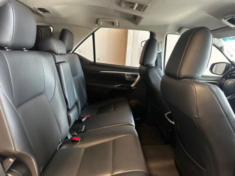 TOYOTA Hilux SW4 2.8 16V 4P SRX 4X4 7 LUGARES TURBO DIESEL AUTOMTICO, Foto 21