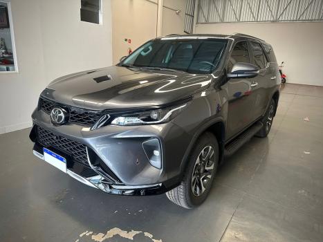 TOYOTA Hilux SW4 2.8 16V 4P SRX PLATINUM 4X4 7 LUGARES TURBO DIESEL AUTOMTICO, Foto 2