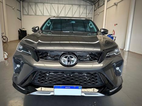 TOYOTA Hilux SW4 2.8 16V 4P SRX PLATINUM 4X4 7 LUGARES TURBO DIESEL AUTOMTICO, Foto 4