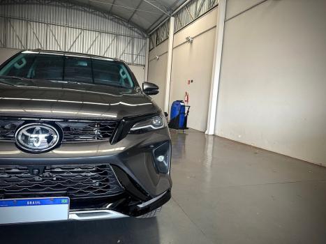 TOYOTA Hilux SW4 2.8 16V 4P SRX PLATINUM 4X4 7 LUGARES TURBO DIESEL AUTOMTICO, Foto 5