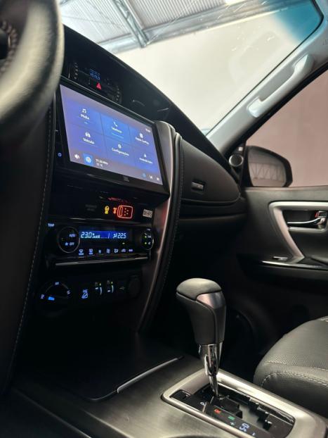 TOYOTA Hilux SW4 2.8 16V 4P SRX PLATINUM 4X4 7 LUGARES TURBO DIESEL AUTOMTICO, Foto 20