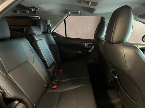 TOYOTA Hilux SW4 2.8 16V 4P SRX PLATINUM 4X4 7 LUGARES TURBO DIESEL AUTOMTICO, Foto 25