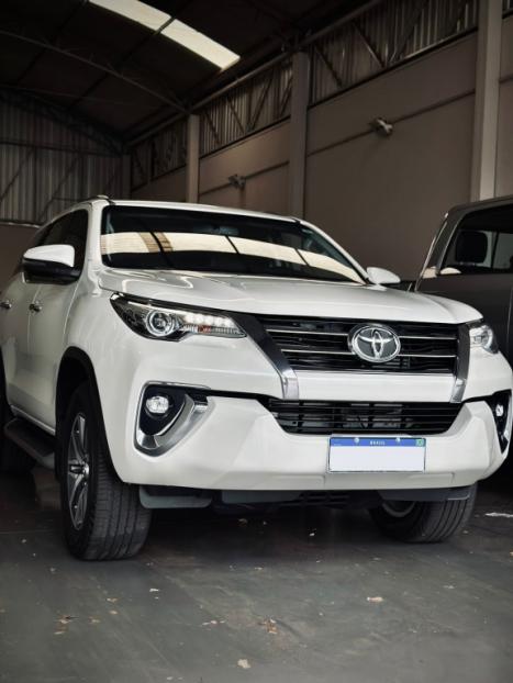 TOYOTA Hilux SW4 2.8 16V 4P SRX 4X4 7 LUGARES TURBO DIESEL AUTOM�TICO, Foto 3