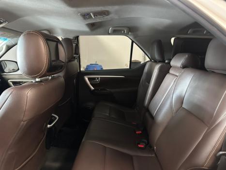 TOYOTA Hilux SW4 2.8 16V 4P SRX 4X4 7 LUGARES TURBO DIESEL AUTOM�TICO, Foto 19