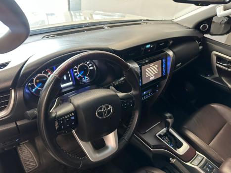 TOYOTA Hilux SW4 2.8 16V 4P SRX 4X4 7 LUGARES TURBO DIESEL AUTOM�TICO, Foto 20