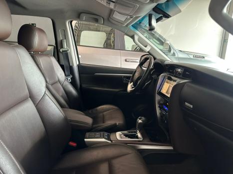 TOYOTA Hilux SW4 2.8 16V 4P SRX 4X4 7 LUGARES TURBO DIESEL AUTOM�TICO, Foto 22