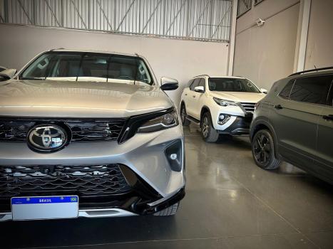 TOYOTA Hilux SW4 2.8 16V 4P SRX PLATINUM 4X4 7 LUGARES TURBO DIESEL AUTOM�TICO, Foto 4