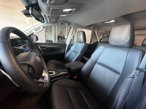 TOYOTA Hilux SW4 2.8 16V 4P SRX PLATINUM 4X4 7 LUGARES TURBO DIESEL AUTOM�TICO, Foto 24