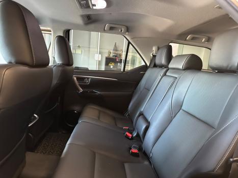 TOYOTA Hilux SW4 2.8 16V 4P SRX PLATINUM 4X4 7 LUGARES TURBO DIESEL AUTOM�TICO, Foto 25