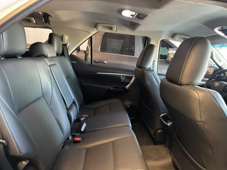 TOYOTA Hilux SW4 2.8 16V 4P SRX PLATINUM 4X4 7 LUGARES TURBO DIESEL AUTOM�TICO, Foto 27