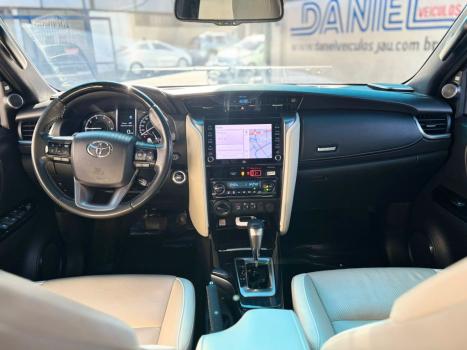 TOYOTA Hilux SW4 2.8 4P SRX 4X4 DIAMOND 7 LUGARES TURBO DIESEL AUTOMTICO, Foto 5
