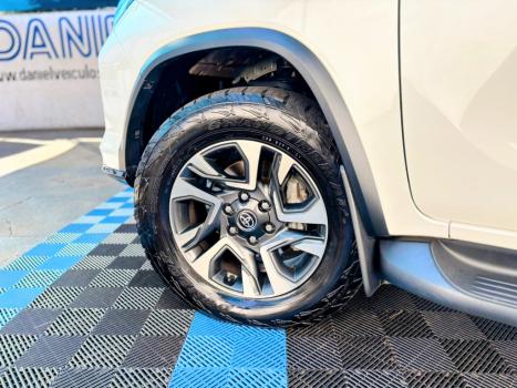 TOYOTA Hilux SW4 2.8 4P SRX 4X4 DIAMOND 7 LUGARES TURBO DIESEL AUTOMTICO, Foto 9