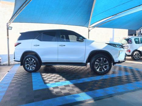TOYOTA Hilux SW4 2.8 4P SRX 4X4 DIAMOND 7 LUGARES TURBO DIESEL AUTOMTICO, Foto 13