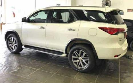 TOYOTA Hilux SW4 2.8 4P SRX 4X4 TURBO DIESEL AUTOMTICO, Foto 2