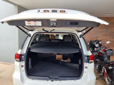 TOYOTA Hilux SW4 2.8 4P SRX 4X4 TURBO DIESEL AUTOMTICO, Foto 4